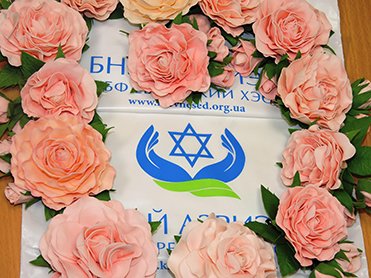 В кадре – розы: романтический мастер-класс Татьяны Шепель в МБФ «Еврейский Хэсэд «Бнэй Азриэль»