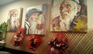 Ханукальная выставка-дуэт еврейских кукол и картин открыта в Еврейском Арт Хабе