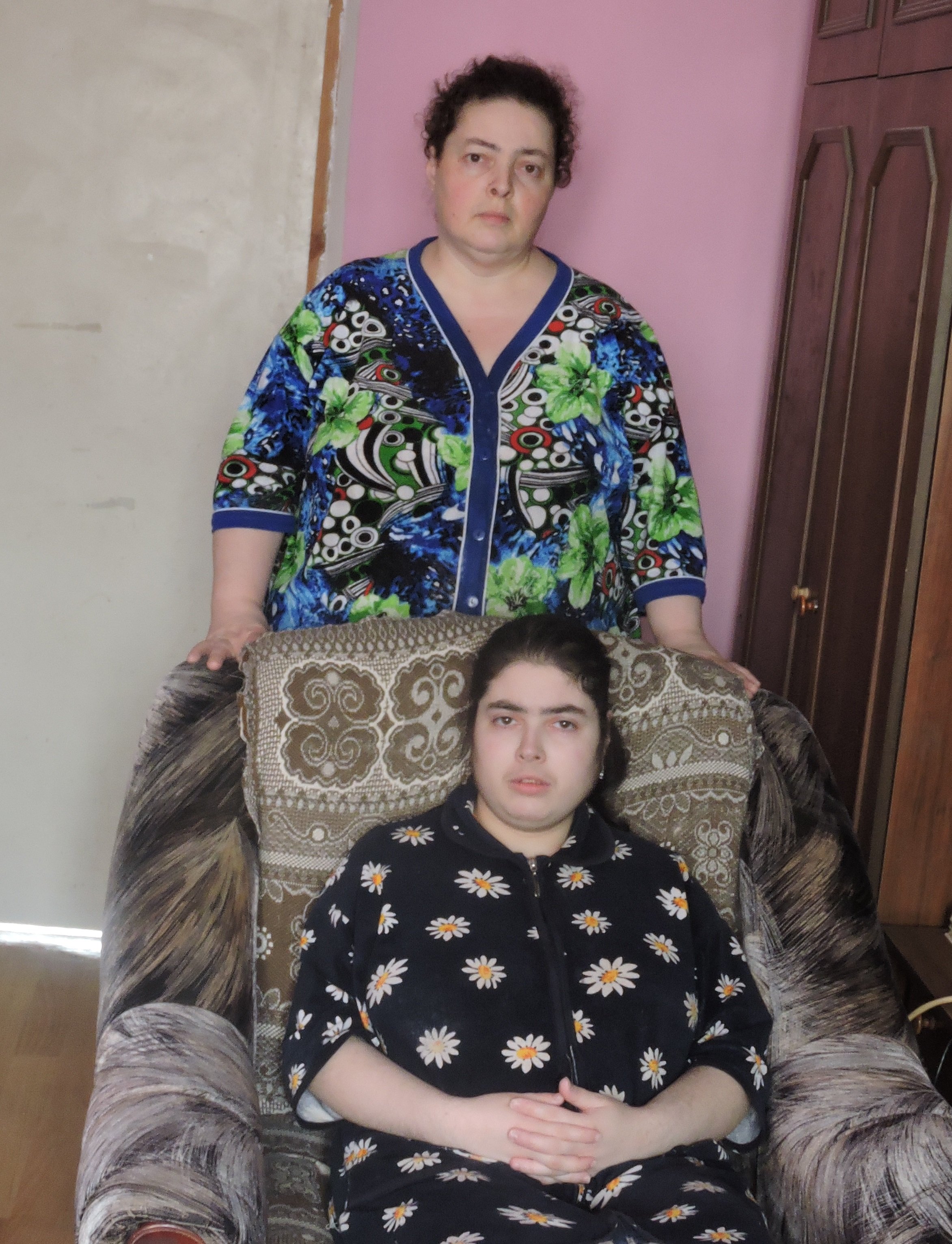 Марина и Елена Стрелецкая получили стиральную машинку