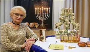 Hebrew Club celebrates Hanukkah!